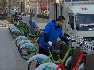 �Gɫ���еı������˞���ĬĬ������